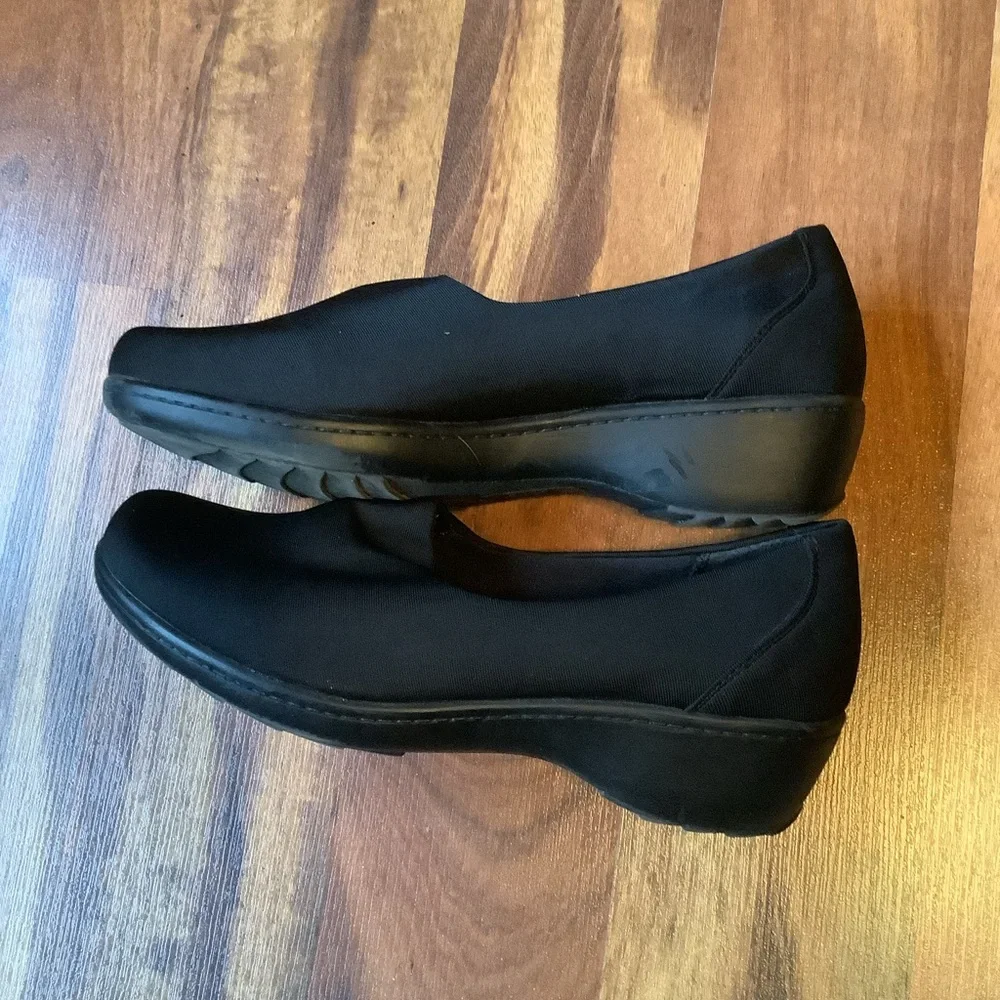 Yuu Size 8 Ashlay Black Stretchy Fabric Slip On Wedge Shoes - Picture 6 of 11